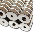 Neodymium magnets 20x4,2x7 with counterbore North NdFeB N40 - pull force 10,5 kg -