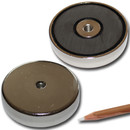 Ferrite flat pot magnets Ø 63 x 14 mm with internal thread M8 - 29 kg / 290 N